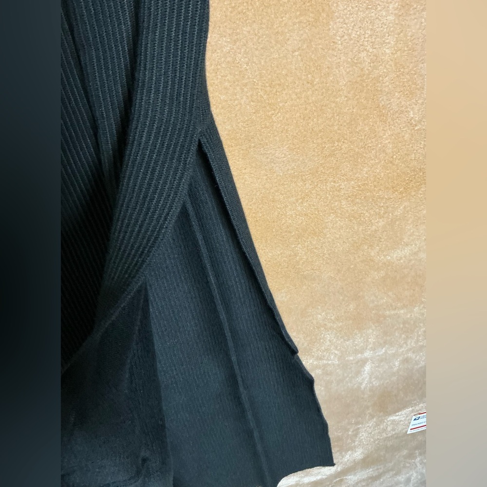Elegant Black Ribbed Skirt - Picture 7 of 10